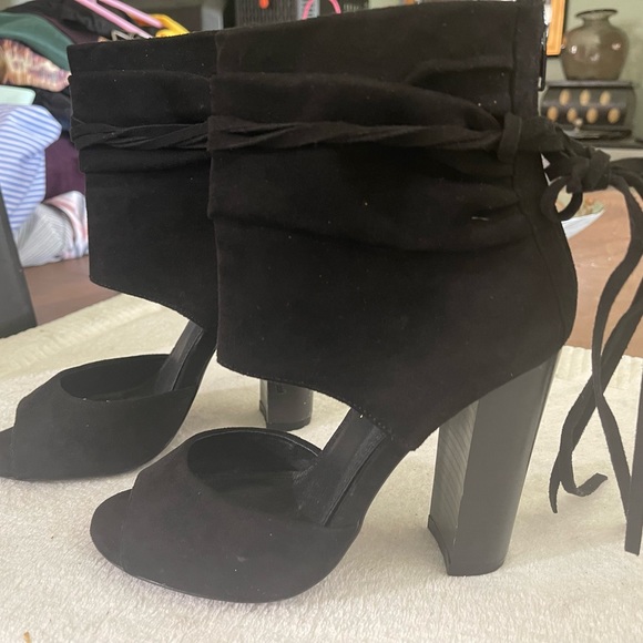 Olivia Ferragamo suede booties open toe 6 - Picture 3 of 4